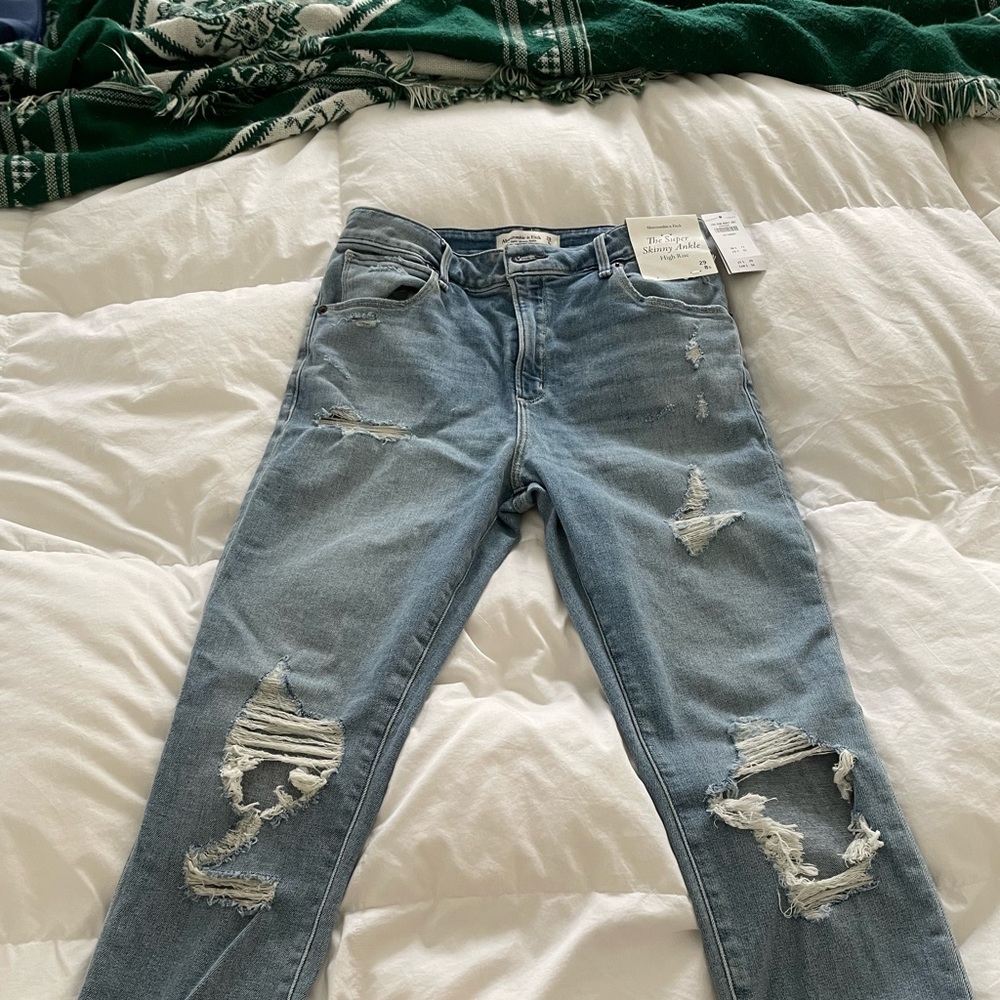 NWT Abercrombie jeans (short)
